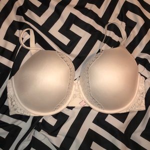 Body by Victoria Push Up Bra 40DDD